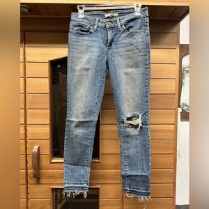711 Skinny Cut Off Jeans
